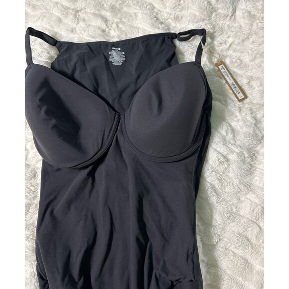 New SKIMS back smoothing brief Bodysuit - Picture 7 of 8